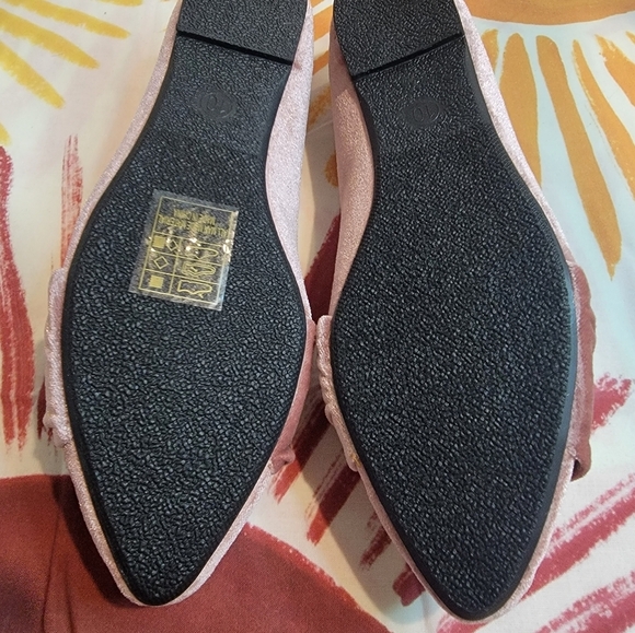 NWT Blush Velvet Flats Various Sizes Available - Picture 2 of 6